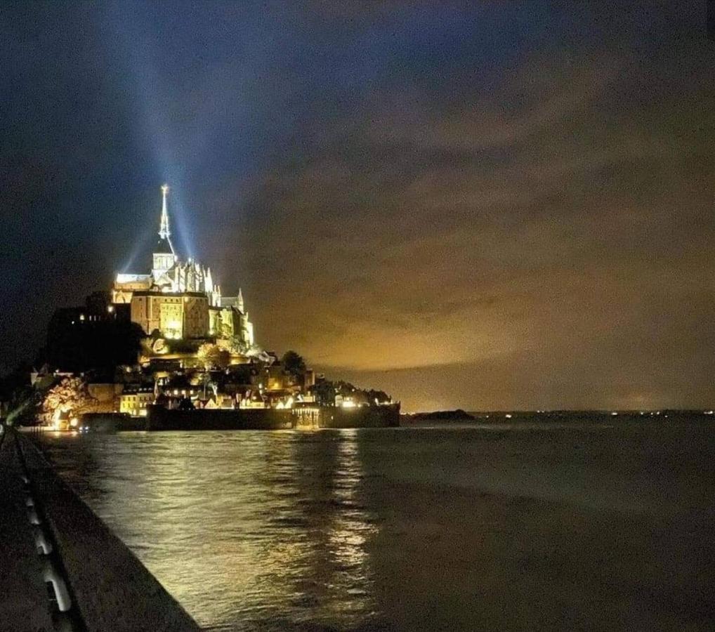 Apartamento Le Petit Nid Du Mont Saint Michel Pontorson Exterior foto