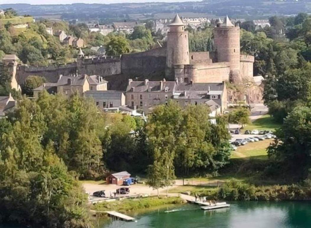 Apartamento Le Petit Nid Du Mont Saint Michel Pontorson Exterior foto